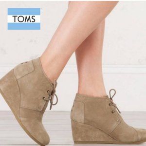 TOMS Desert Wedge Taupe Suede Ankle Bootie Size: 9.5